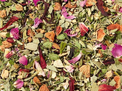 Losse kruidenthee met moringa, eucalyptus, rozenbloesem en venkel – fris en ontspannend